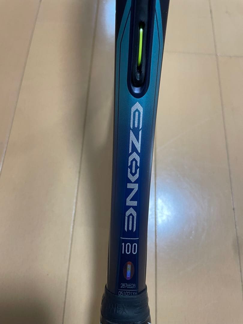 EZONE 100 テニスラケット 300g