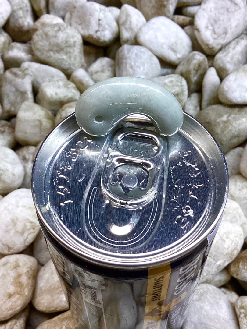 ✳浮かぶ氷紋様‼️　アイスジェイド　吉祥開運*糸魚川翡翠勾玉　お守りに　鑑別書付‼️