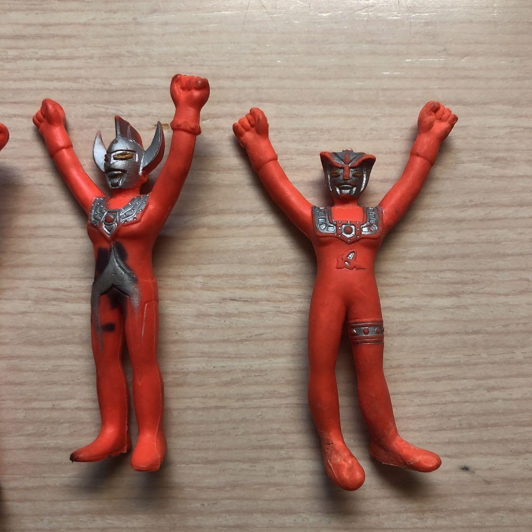 ウルトラマン　人形