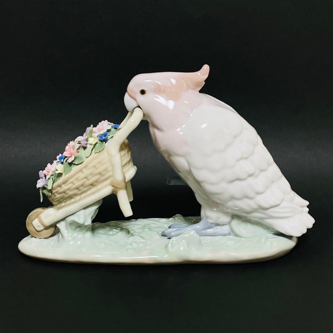 LLADRO リヤドロ ポーリーの花集め フィギュリン 置物 オブジェ 陶器製