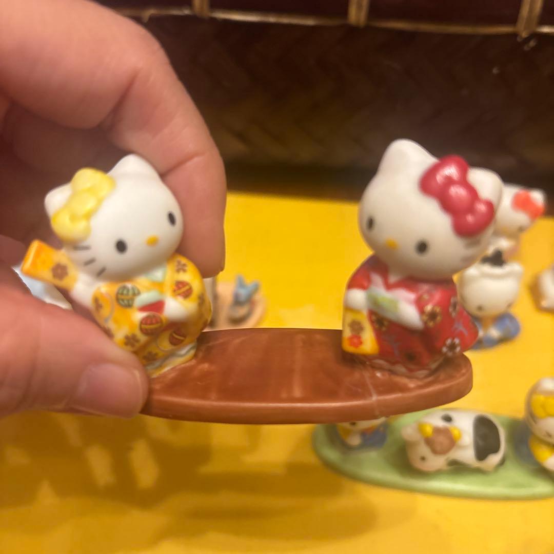 千趣会　ハローキティ 陶器製フィギュア　１３個