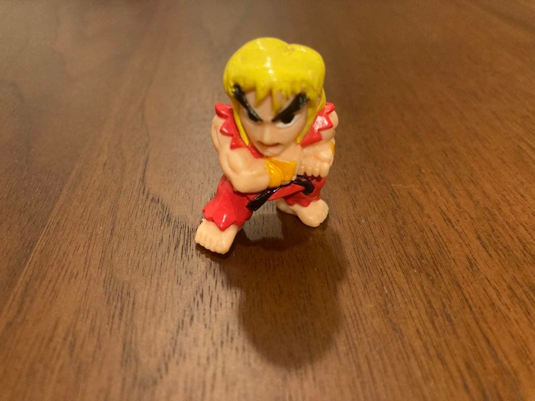 ストリートファイター　フィギュア　消しゴム　ケン　カラー