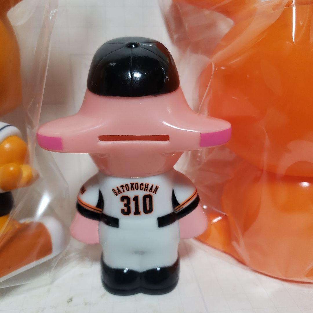 読売ジャイアンツジャビット君さとちゃんソフビ貯金箱セットです。