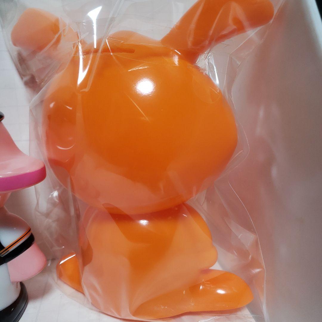 読売ジャイアンツジャビット君さとちゃんソフビ貯金箱セットです。