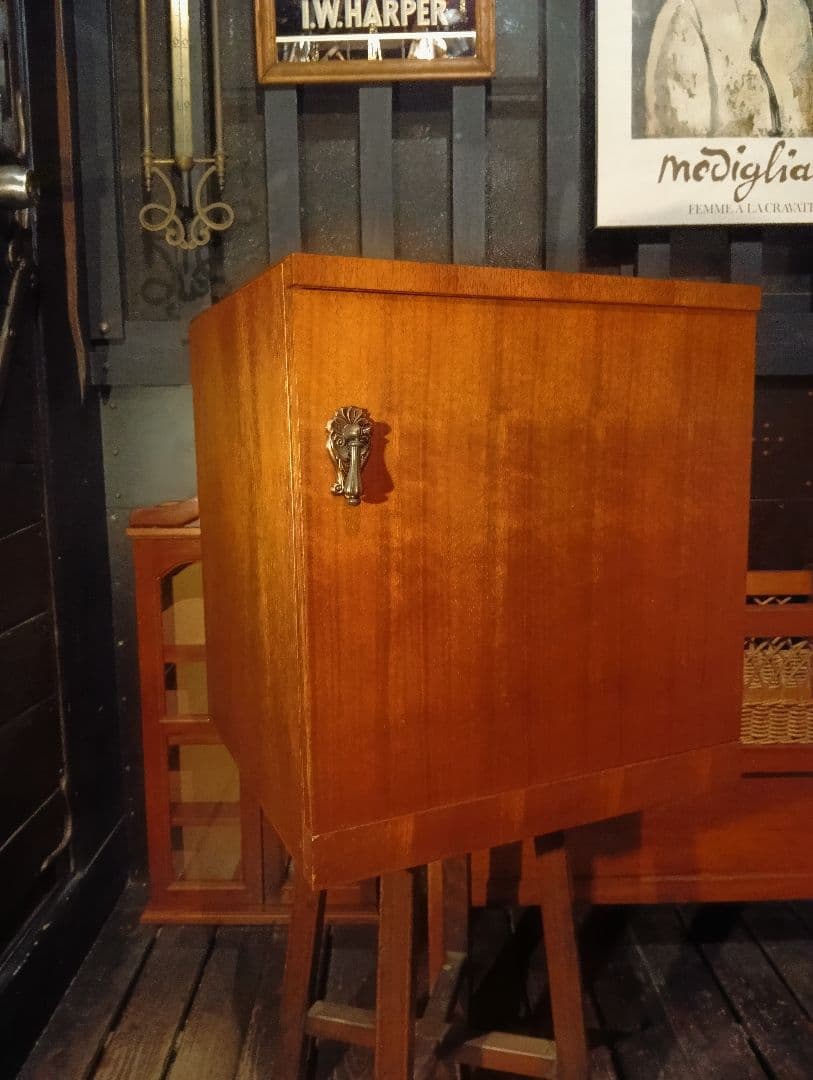 1960's　チーク材　突板　カッパーハンドル　ウッド　レコード　キャビネット