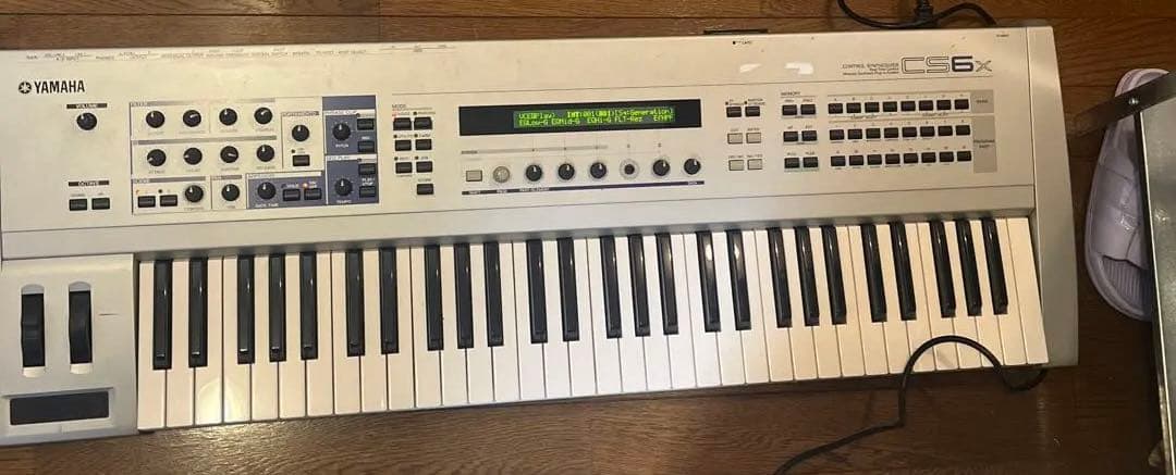 YAMAHA CS6X シンセサイザー 61鍵　中古ジャンクにて