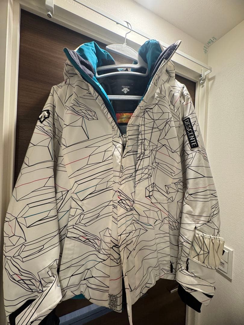 ロイ 【クリーニング・撥水加工済み】スキーウェア　デサント　女性用