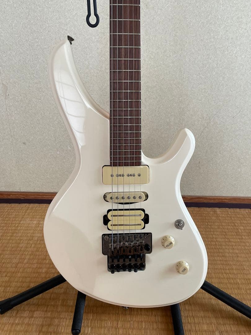 Seed 虎徹 ホワイトエレキギター