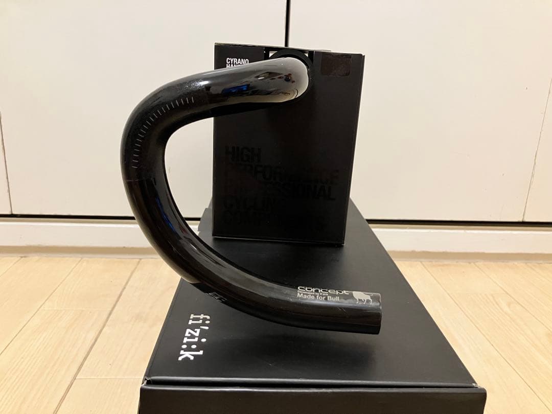 パーツ fizik Cyrano Handlebar R1 bull 420mm