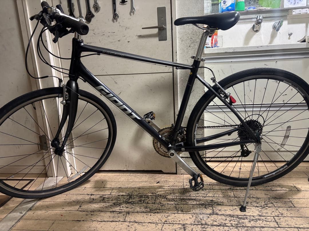 GIANT Escape クロスバイク ダークメタリックグレー