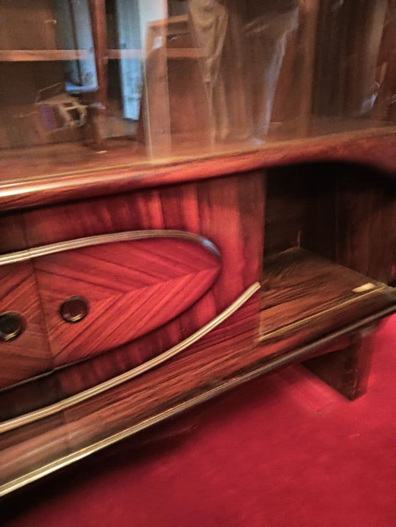 ダークブラウン　赤っぽいウッド ガラス扉キャビネット　昭和　レトロ　ビンテージ