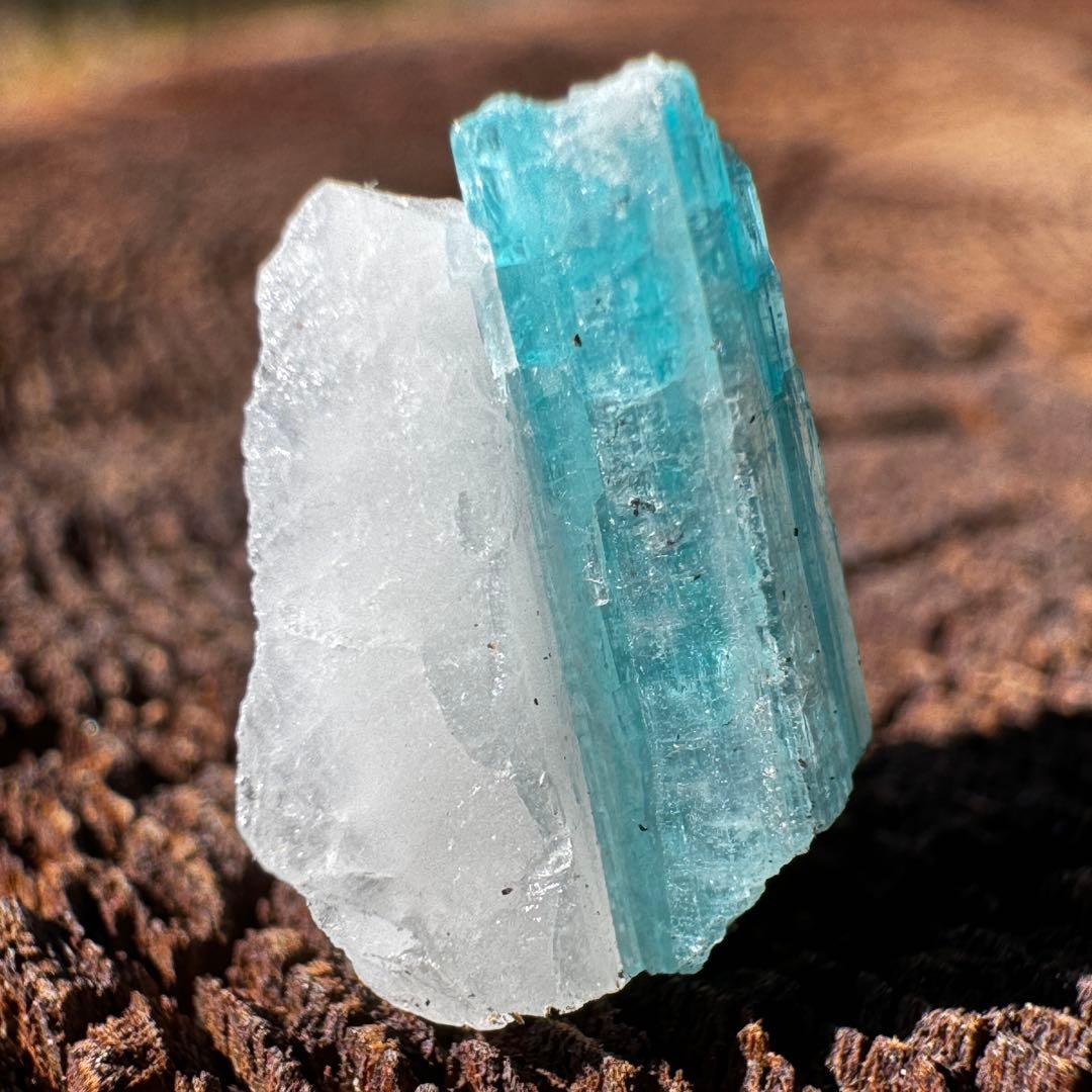 パライバトルマリン 原石 母岩付き 3,6ct