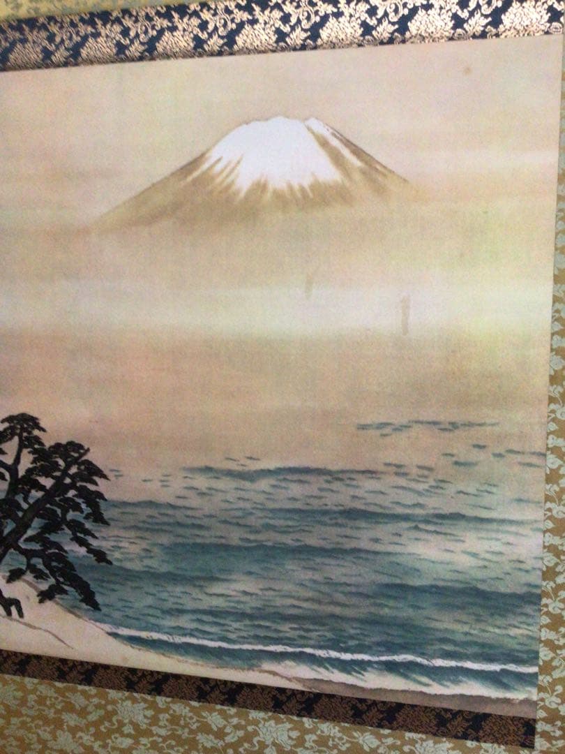 掛軸 『横山大観 三保の富士』 共箱付き