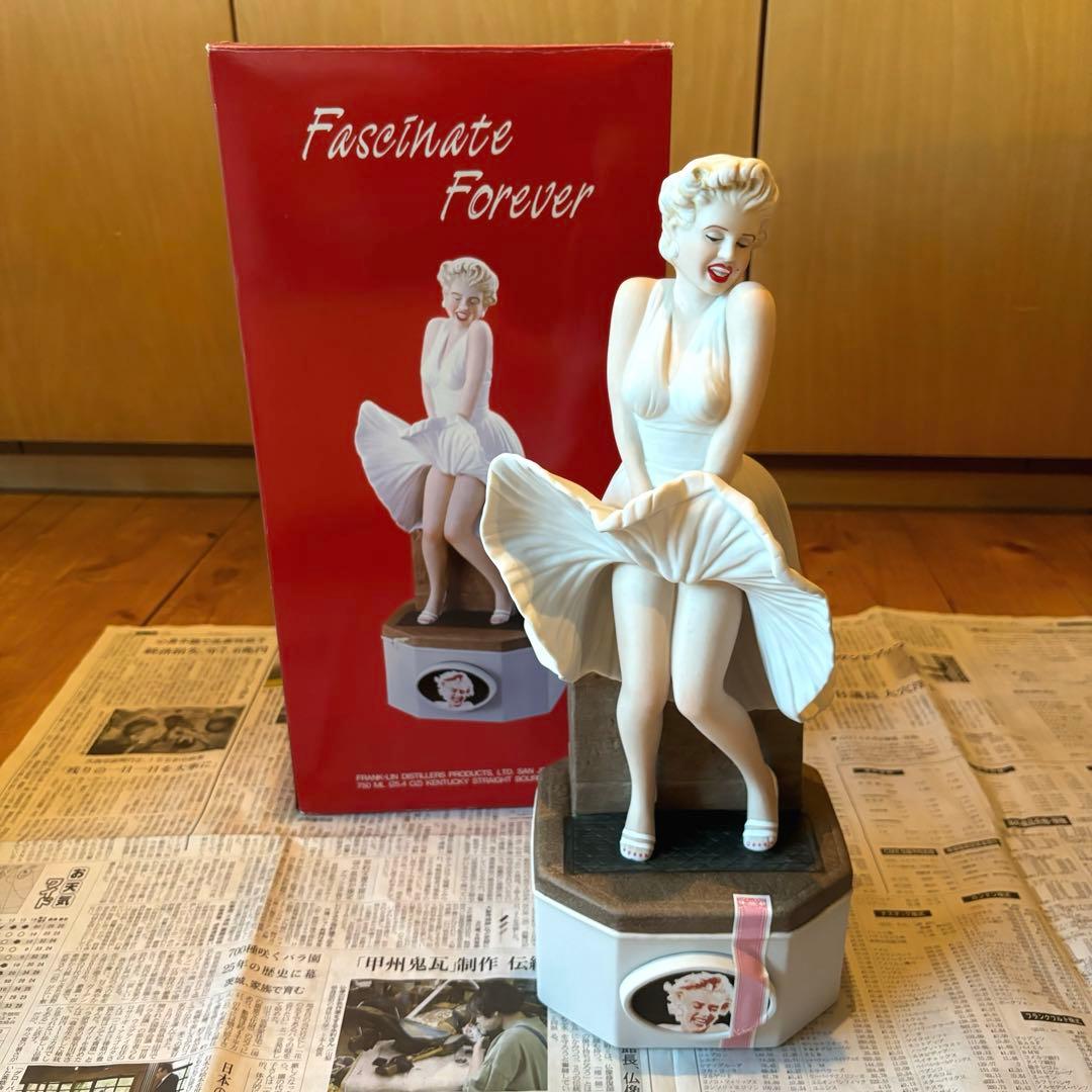 美品 マリリンモンロー「七年目の浮気」陶器ボトル バーボン ウイスキー 未開栓@