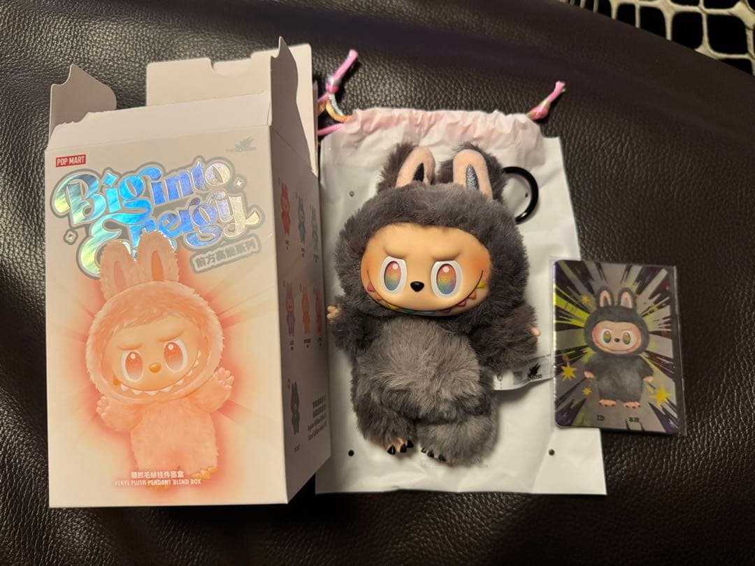 POP MART Labubu Big Into Angel シークレット