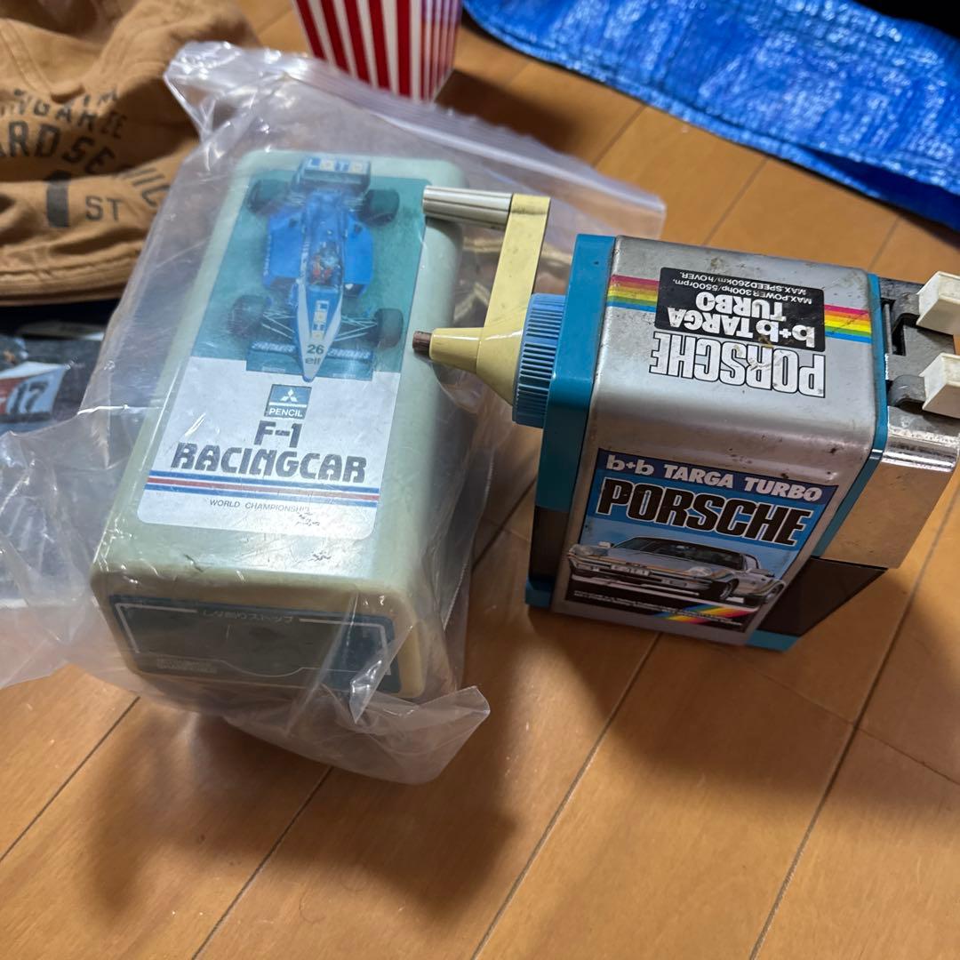 電動鉛筆削り機　手動式　ポルシェとf1とおまけ