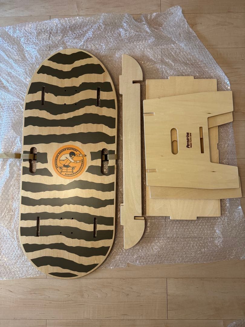 新品未使用ペレグリンファニチャー アレキサンダーリーチャン