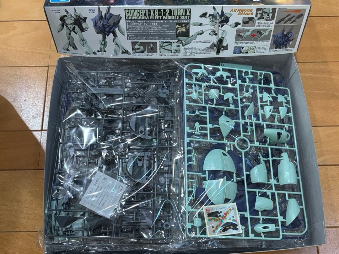 BANDAI MG ターンX 新品、未開封品