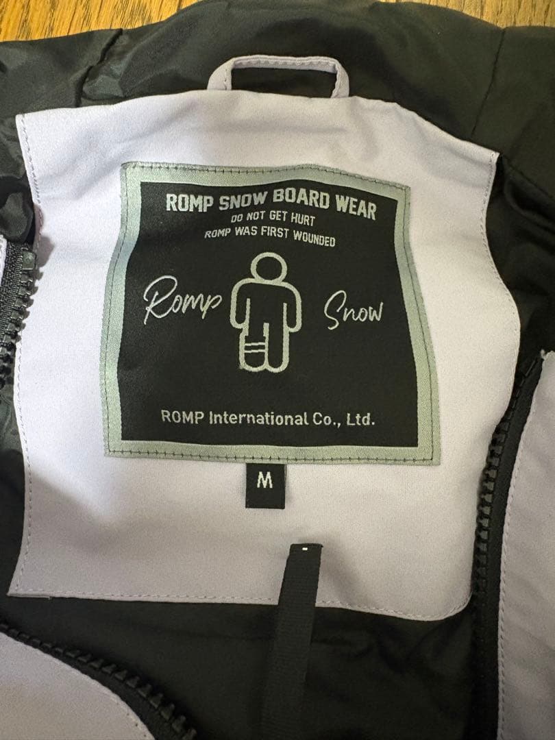 ROMP スノーボードウエア