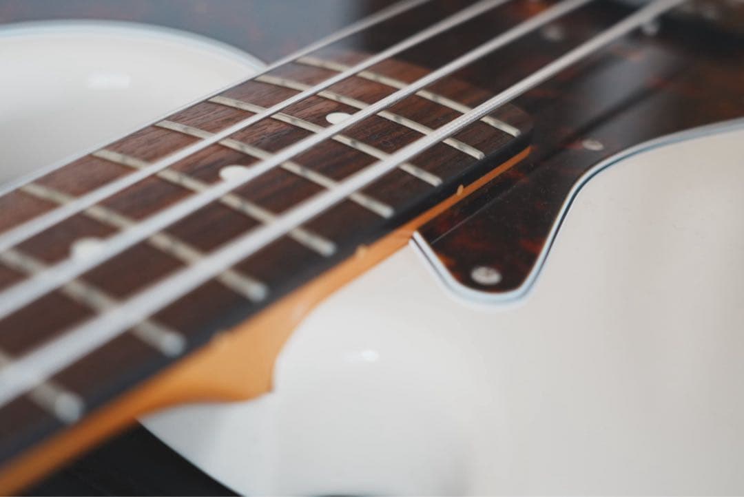 HISTORY ジャズベース ホワイト