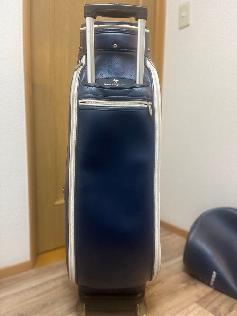 マンシングウェア　ゴルフキャディーバッグ　　紺色　キャスター付