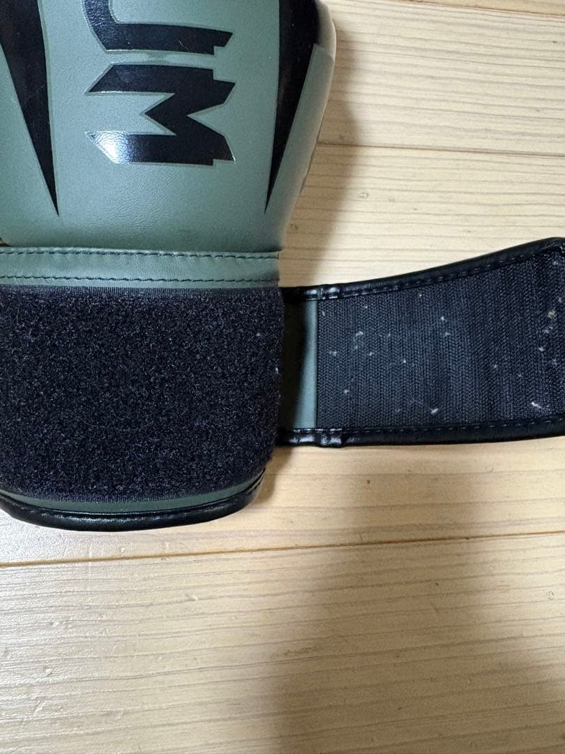 Venum ボクシンググローブ Elite 10oz オリーブ×ブラック