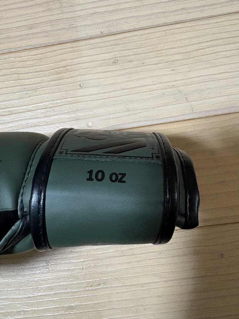 Venum ボクシンググローブ Elite 10oz オリーブ×ブラック