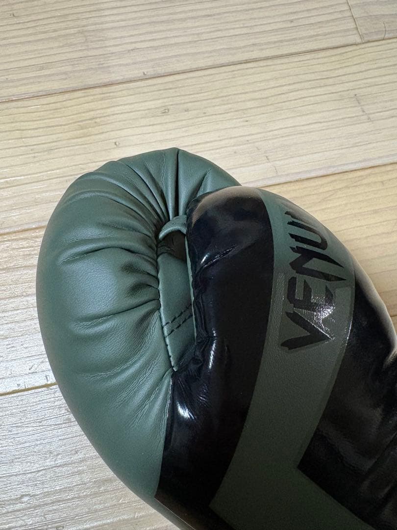 Venum ボクシンググローブ Elite 10oz オリーブ×ブラック