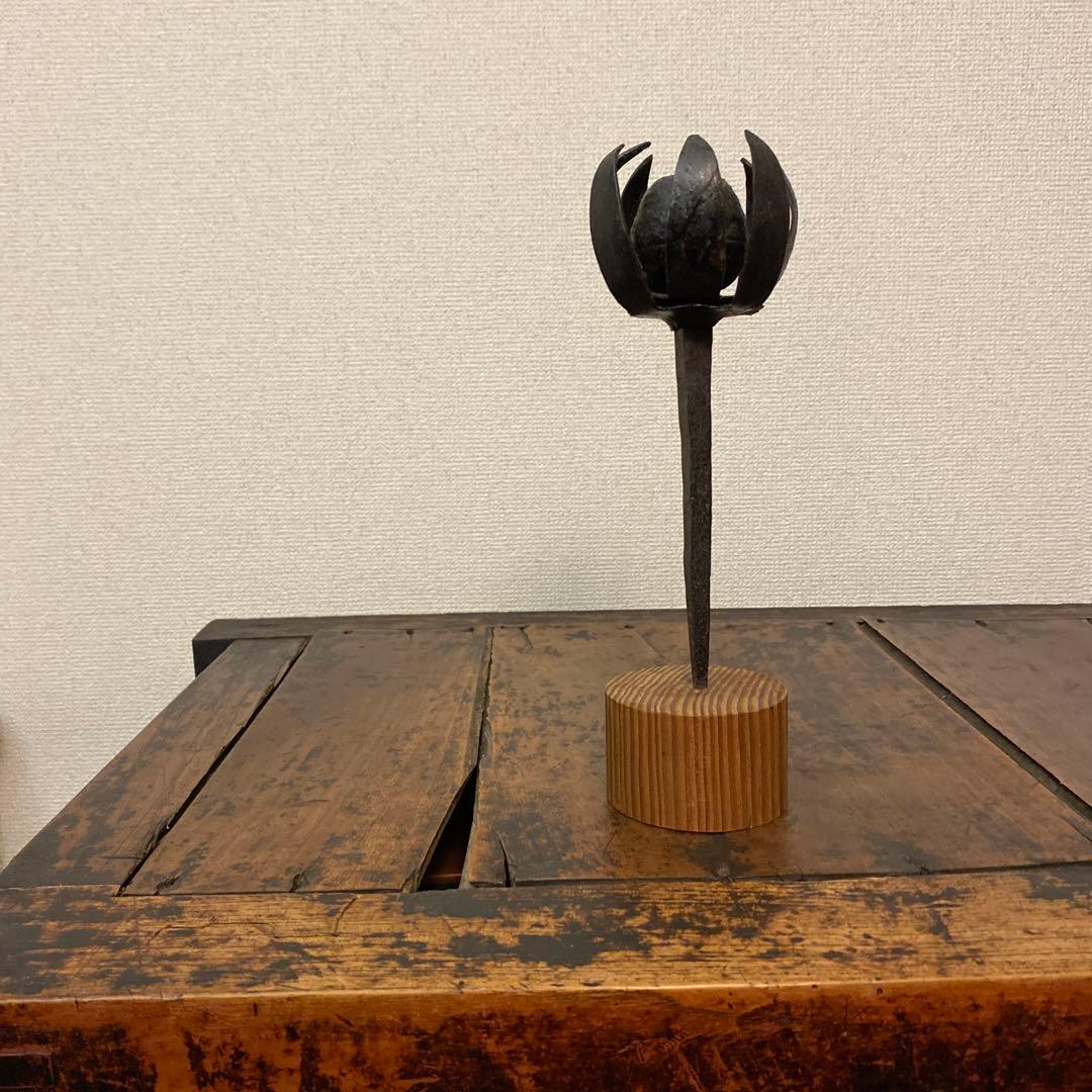 李朝工芸　鉄製オブジェ（蓮花）