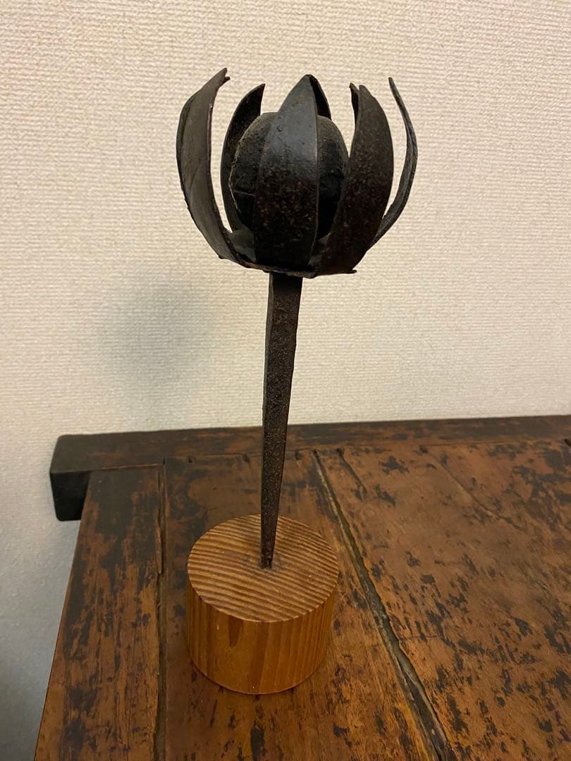 李朝工芸　鉄製オブジェ（蓮花）