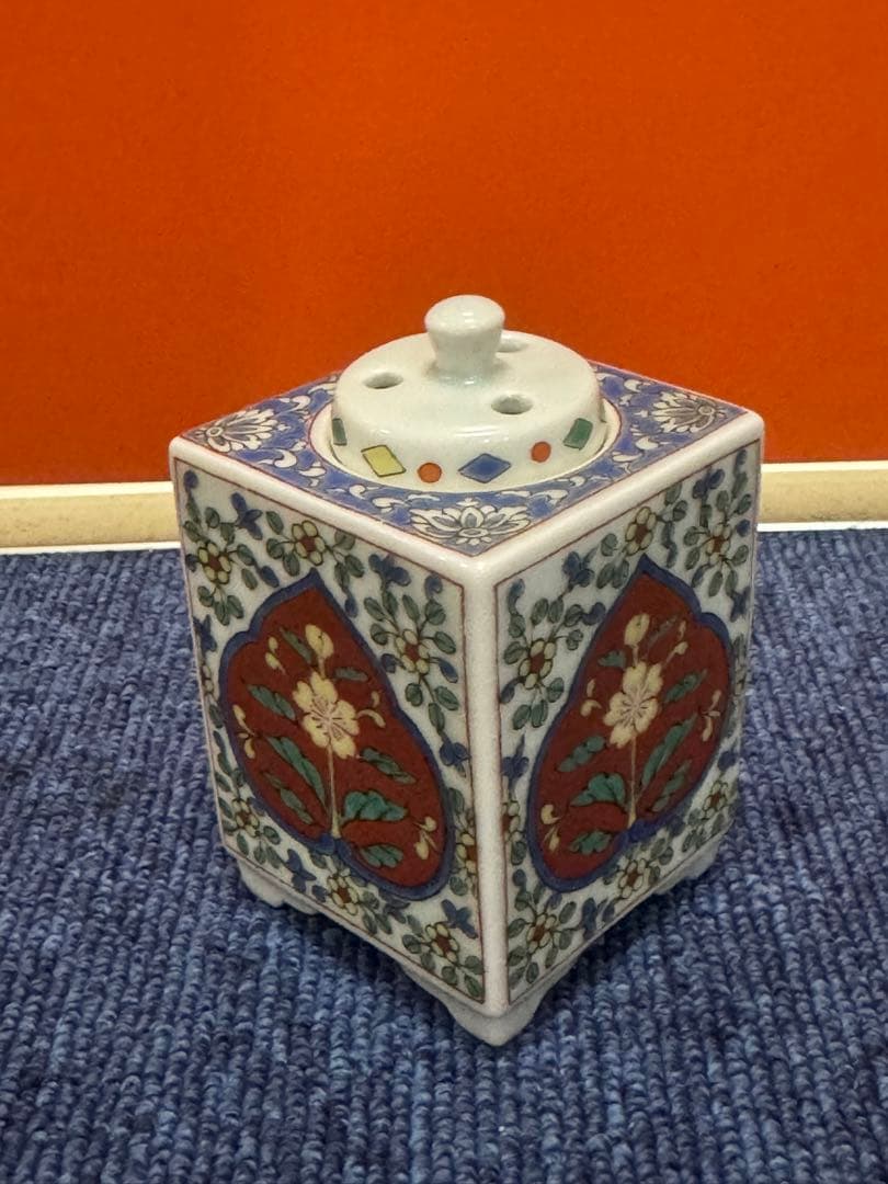 1660 有田焼 徳幸窯　角徳　『草花文角香炉と角香合 同柄揃』