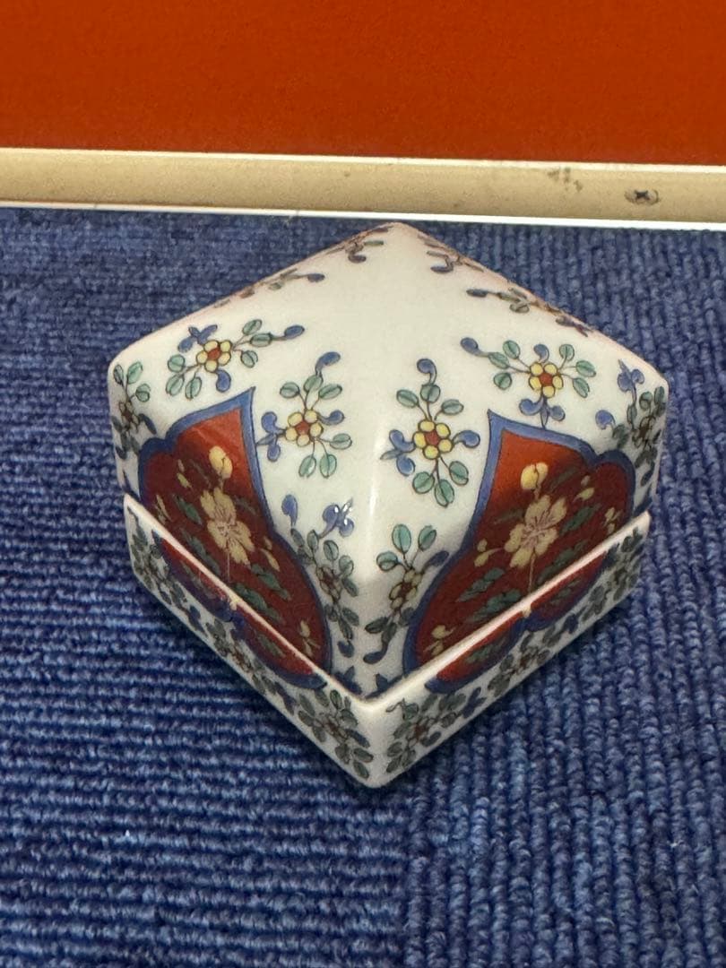 1660 有田焼 徳幸窯　角徳　『草花文角香炉と角香合 同柄揃』