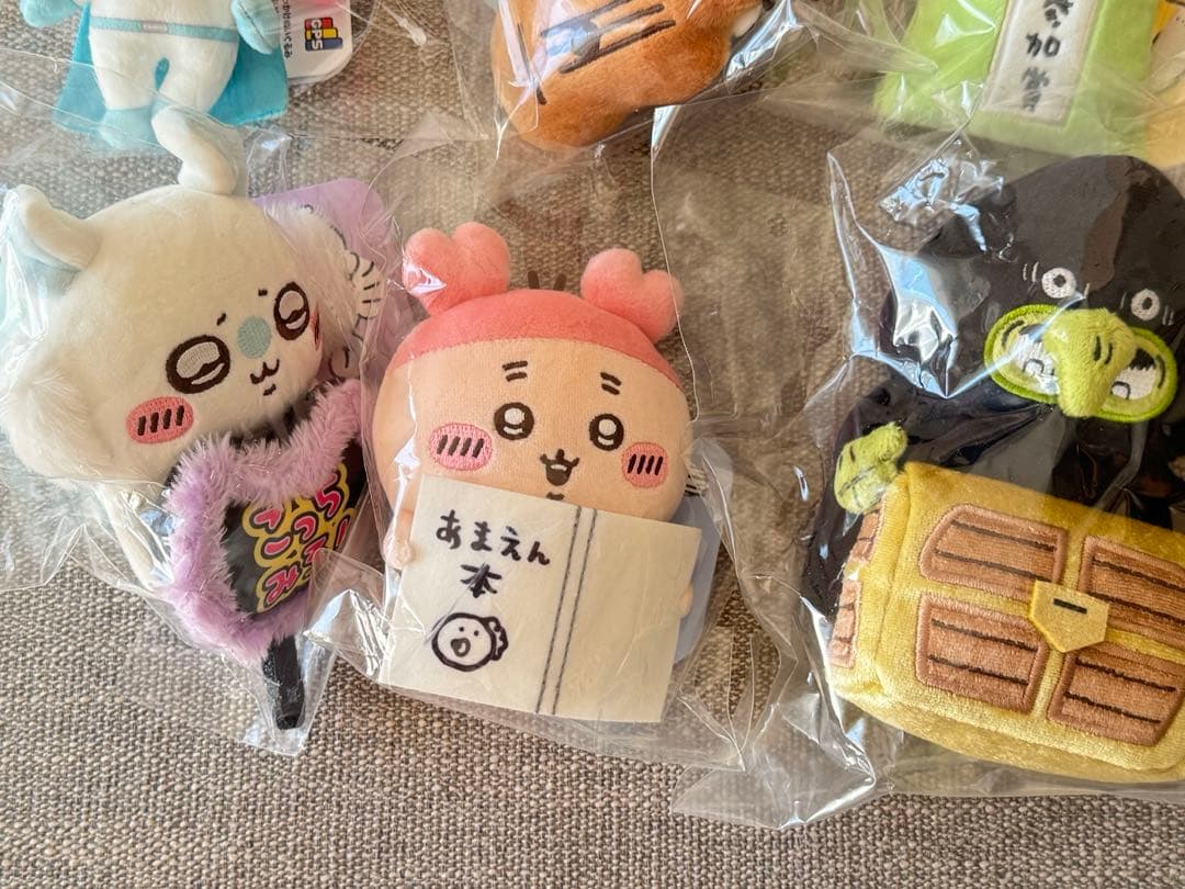 ちいかわ　デスクトップから見守るひっかけぬいぐるみ