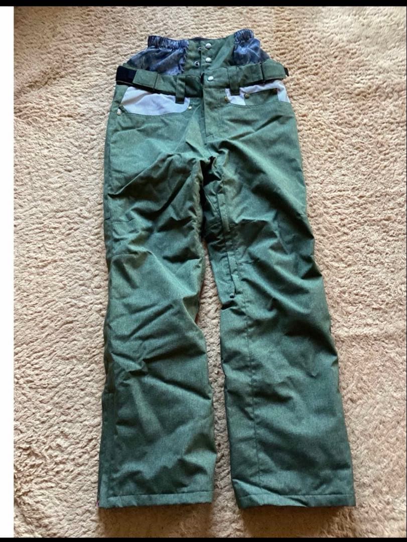 美品　SECRET GARDEN 重ね着風Ｘ カーキ　レディースXS スノボウェ