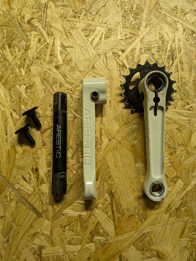 K*g様 ARESTIC クランクセット 130mm ホワイト