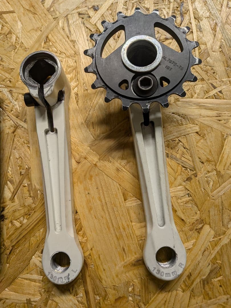 K*g様 ARESTIC クランクセット 130mm ホワイト