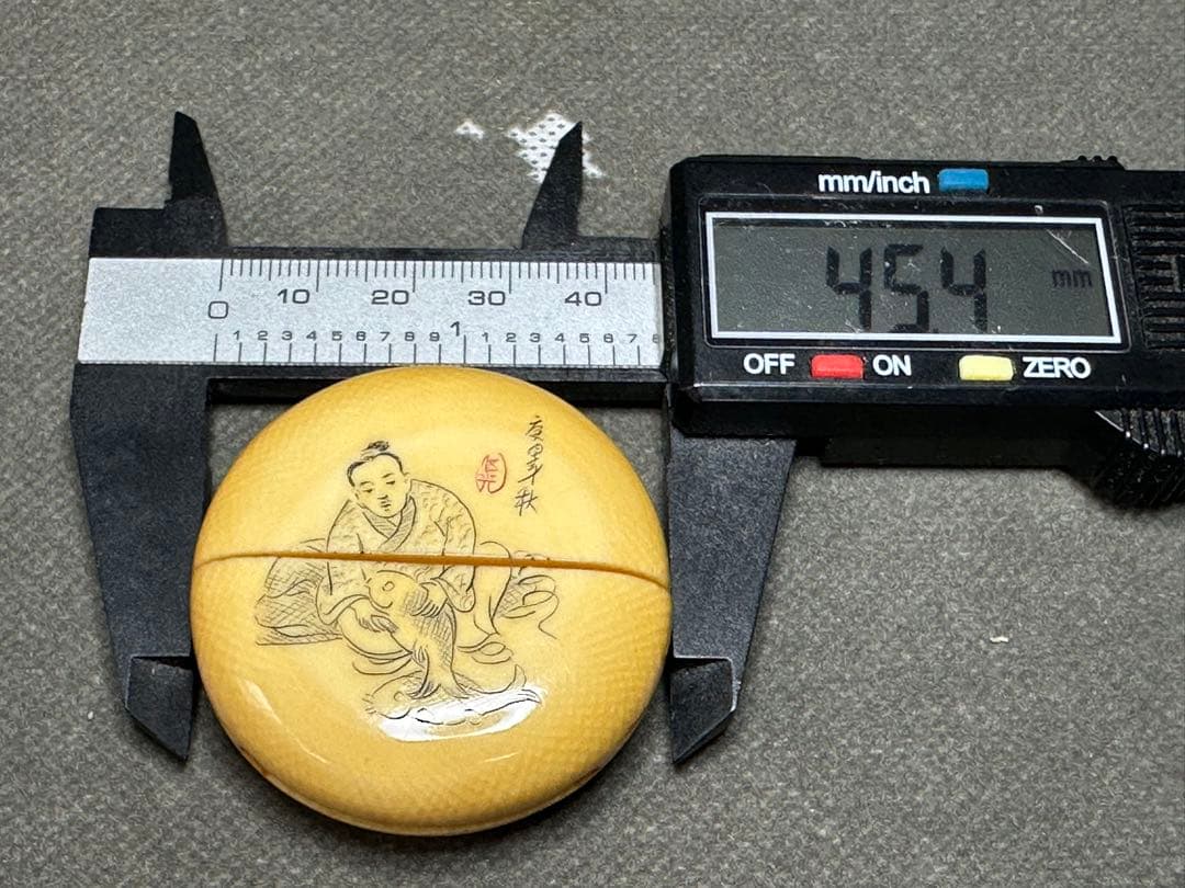 極上　印籠　根付　時代物　天然素材　アンティーク　和彫　骨董　飾り物　古美術品