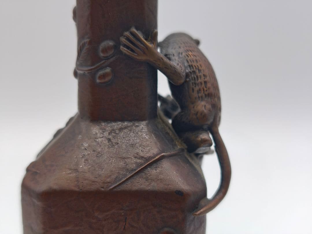 花器 さるかに合戦 下尾治彦作 蝋型青銅製 桐箱付