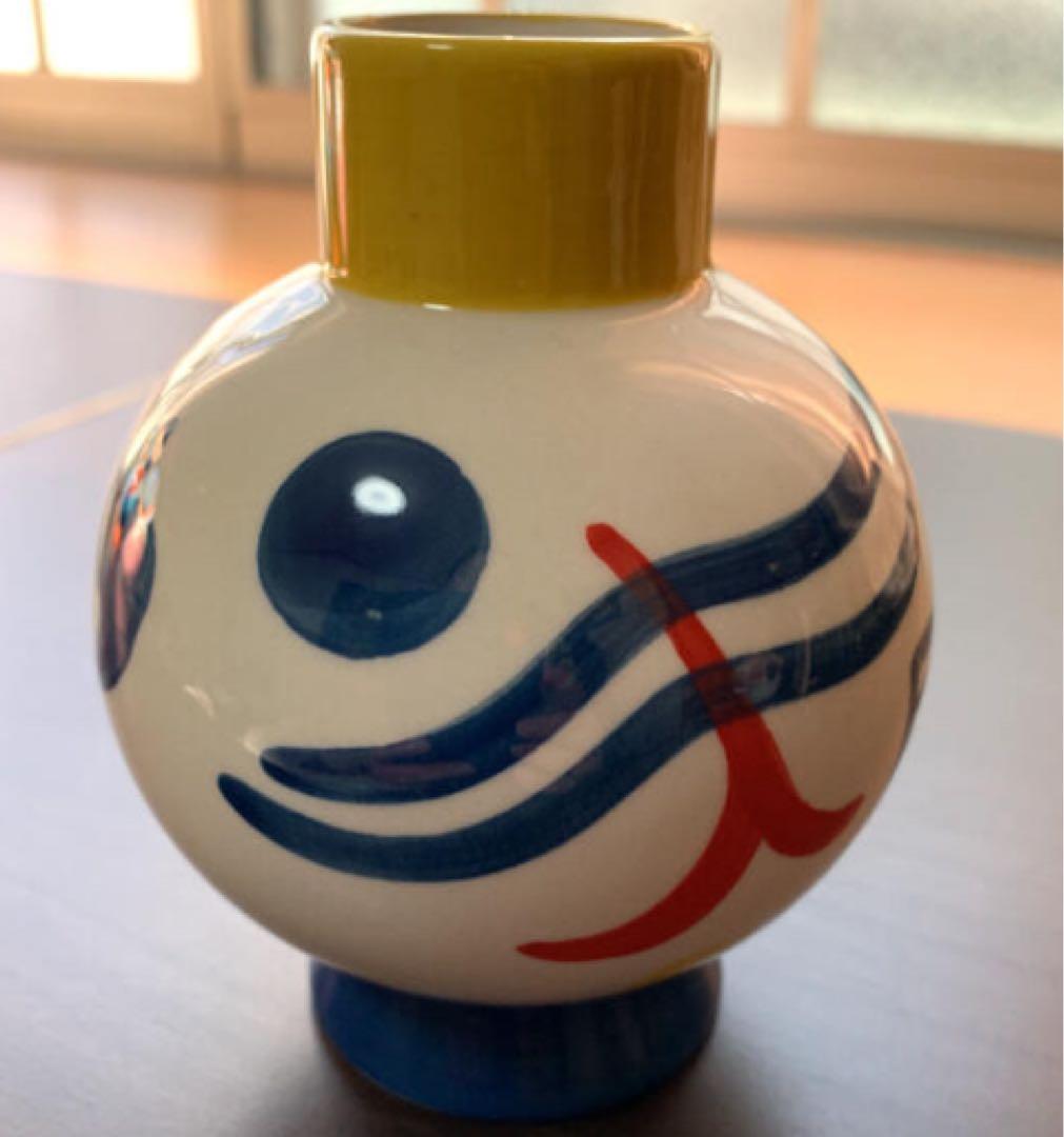 「 萩」陶器の花瓶 波模様 白地