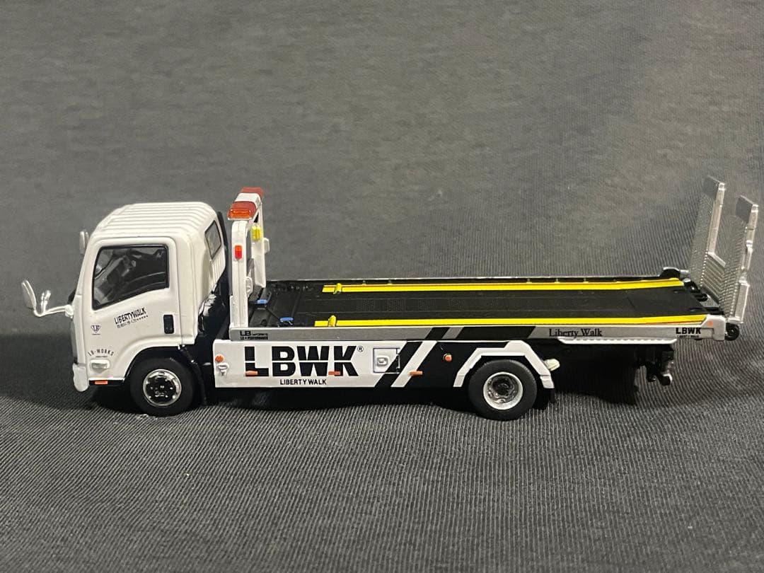 MINI GT Isuzu Nシリーズ(ELF) 車両積載車 LBWK ホワイト