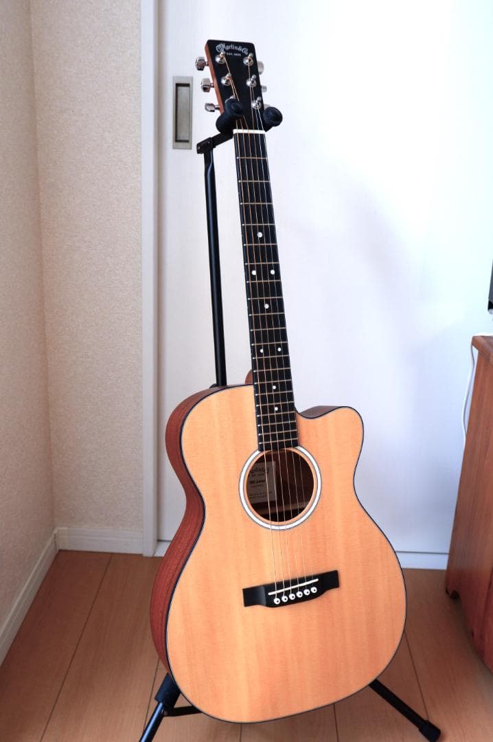 マーチンのエレアコ　Martin 000CJR-10E Natural