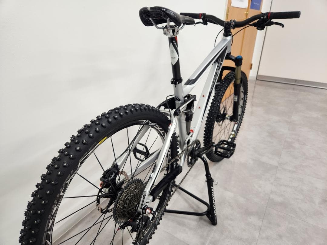 【美品】TREK Fuel EX7 フルサスMTB カスタム多数 スパイクタイヤ