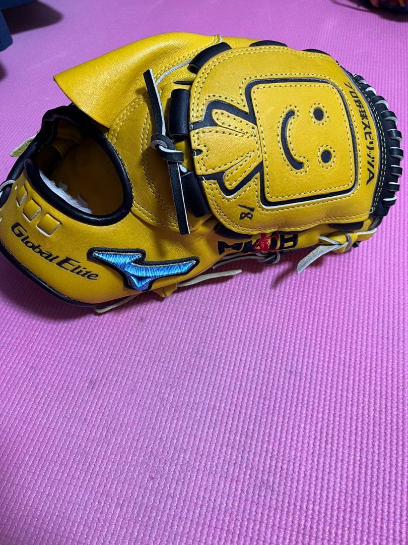 Global Elite 軟式グローブ イエロー スマイリーフェイス