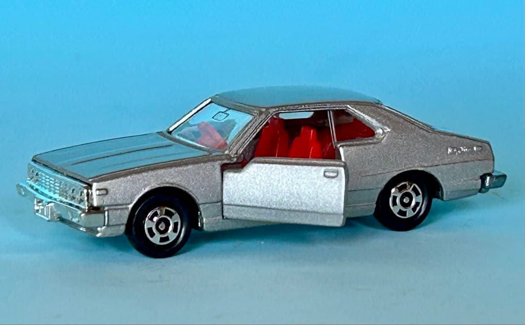 トミカ黒箱 61 ニッサン スカイライン 2000GT-E-S