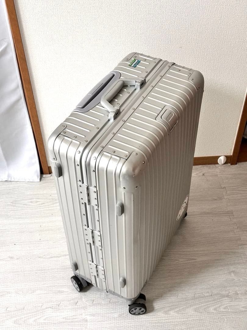 TSAロック付き　アルミニウム合金製　シルバー4輪キャリーケース。