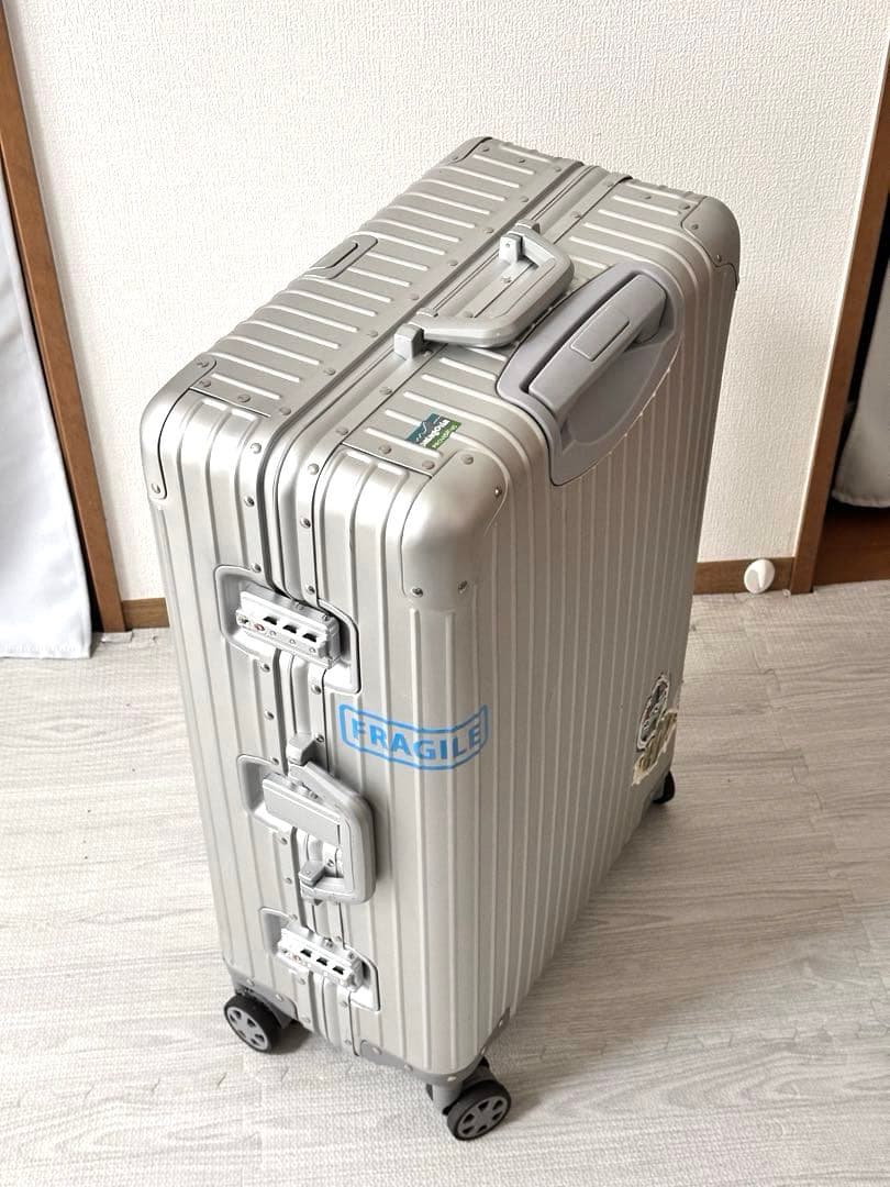 TSAロック付き　アルミニウム合金製　シルバー4輪キャリーケース。