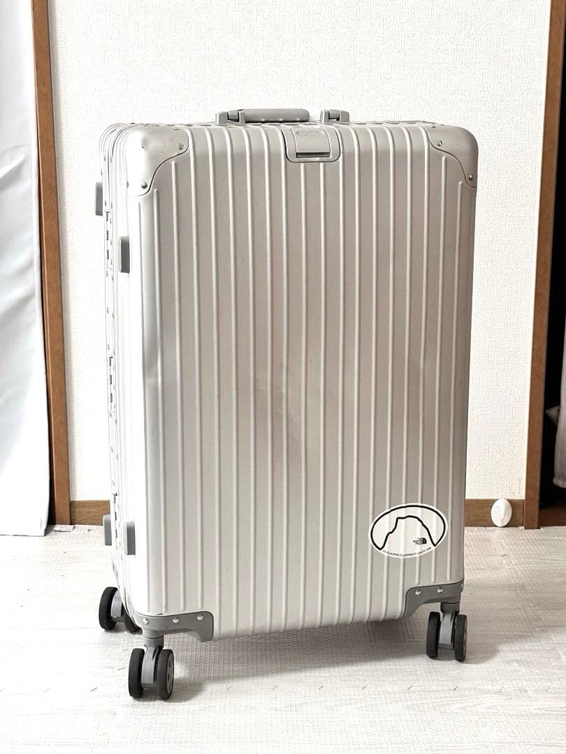 TSAロック付き　アルミニウム合金製　シルバー4輪キャリーケース。