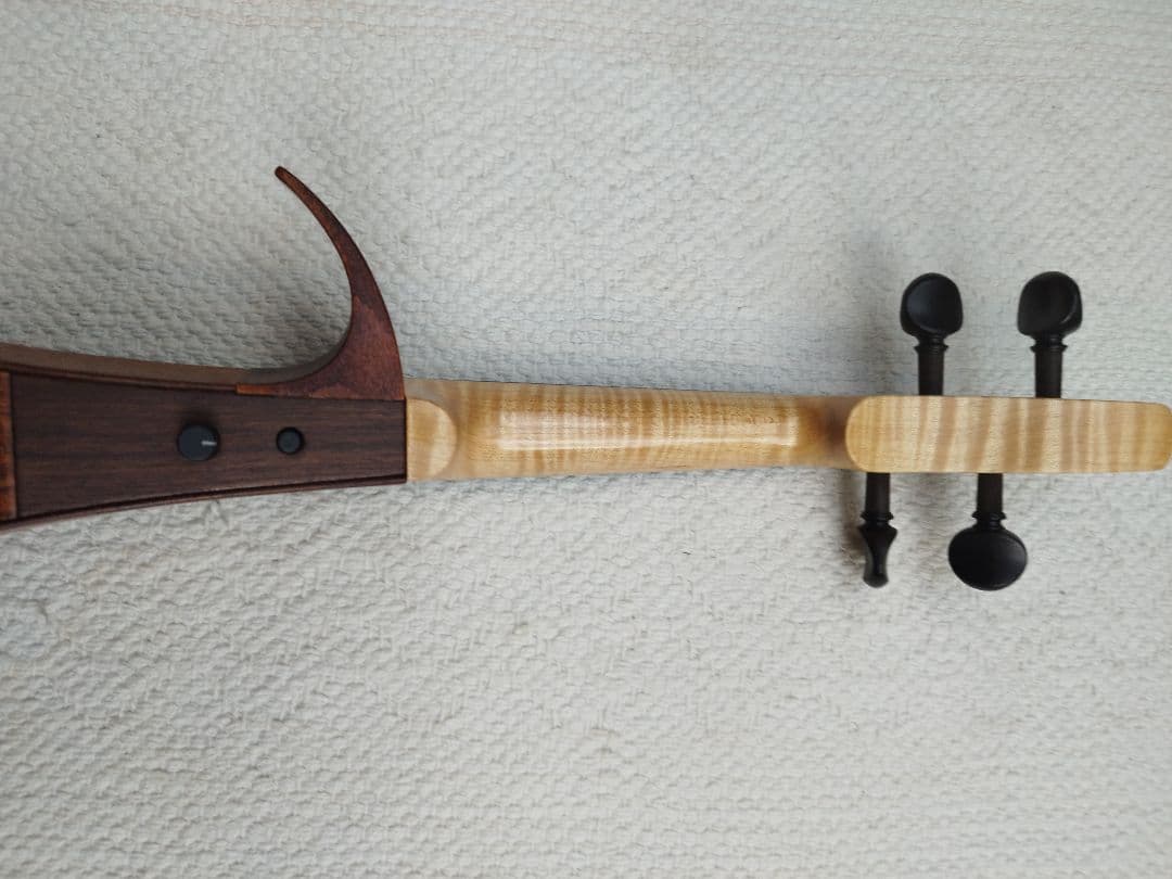 虎杢YEV104 エレクトリックバイオリン 4弦 ハードケース、弓と肩当てセット