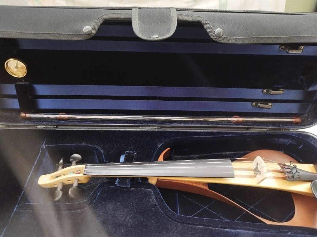 虎杢YEV104 エレクトリックバイオリン 4弦 ハードケース、弓と肩当てセット