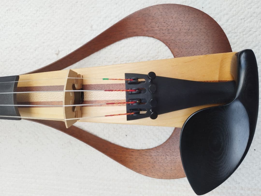 虎杢YEV104 エレクトリックバイオリン 4弦 ハードケース、弓と肩当てセット